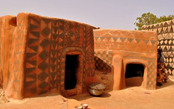 Tiebele is famous for the traditional earthen architecture of the Kassena people, where the houses are decorated with intricate geometric patterns. These murals are hand-painted by the local women using natural dyes and symbols of protection. Visiting the royal court offers a unique cultural immersion, showcasing the incredible artistic heritage and the resilient traditional lifestyle of southern Burkina Faso.