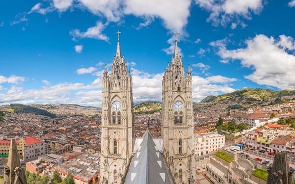 The historic center of Quito is a UNESCO World Heritage site and one of the best-preserved colonial centers in the Americas. It is filled with ornate churches like the Compañía de Jesús, grand plazas, and narrow cobblestone streets. Walking through the Old Town reveals a rich tapestry of Spanish and Indigenous history, showcasing magnificent Baroque architecture and vibrant local culture.