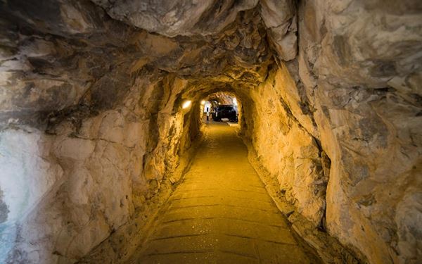 These tunnels are an incredible feat of 18th-century military engineering, carved out of solid limestone by the British during the Great Siege of Gibraltar. Visitors can walk through the dark passages and see the embrasures where cannons were once positioned. The tunnels provide a fascinating look at the fortress’s strategic importance and the ingenuity of its defenders throughout history.