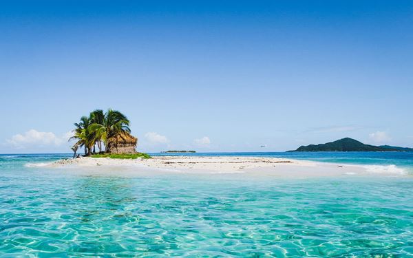 Cayos Cochinos is a pair of small islands and 13 coral cays located in a marine protected area. It is a dream destination for those seeking an untouched tropical paradise, offering world-class snorkeling and diving in turquoise waters. The islands are also home to the Garifuna people, providing a unique cultural experience alongside its pristine beaches and vibrant coral reefs.