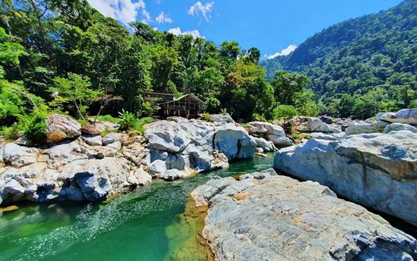 Pico Bonito is one of Honduras' most diverse national parks, featuring steep mountains that rise from the coastal plains to over 2,400 meters. The park offers dramatic waterfalls, white-water rafting on the Cangrejal River, and a chance to see jaguars and rare birds. Its lush rainforests and rugged terrain provide a perfect escape for eco-tourists and hikers looking to explore the wild heart of Central America.