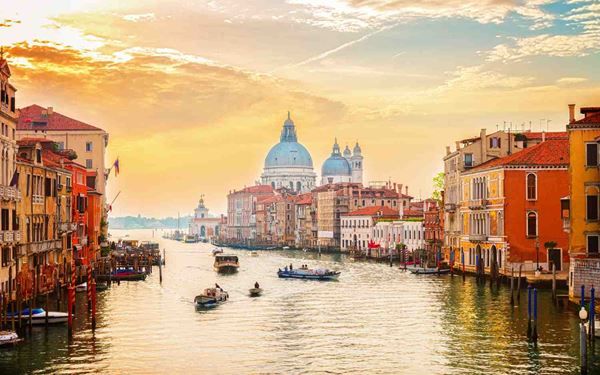 Venice is a unique city built on over 100 small islands in a lagoon, where canals serve as streets. A gondola ride along the Grand Canal passes historic palaces, the Rialto Bridge, and hidden alleyways. The city’s romantic atmosphere, Gothic architecture, and the absence of cars make it a fairytale destination that has inspired artists and travelers for centuries.