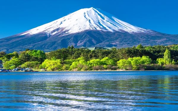 Mount Fuji is Japan’s highest peak and an iconic symbol of the country. This perfectly shaped volcanic cone is a sacred site and a source of artistic inspiration. Visitors can climb the mountain during summer or view its snow-capped peak from Lake Kawaguchi or Hakone. It is a UNESCO World Heritage site representing the profound beauty of Japanese nature.