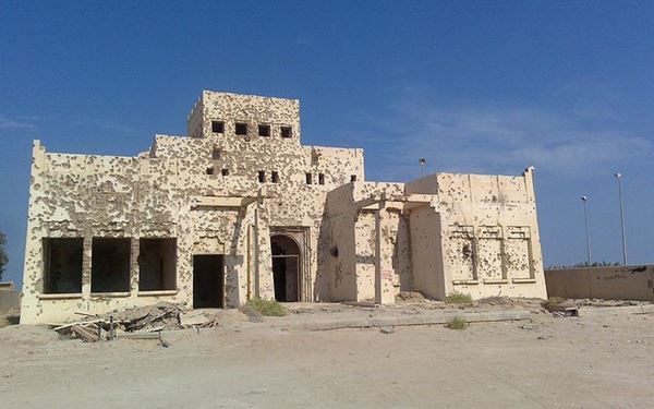 Failaka Island offers a unique blend of ancient history and recent war history. Visitors can explore Greek ruins from the time of Alexander the Great alongside buildings scarred by the 1990 invasion. The island’s archaeological sites and abandoned modern structures provide a haunting yet fascinating journey through time, set against the peaceful backdrop of the Arabian Gulf.