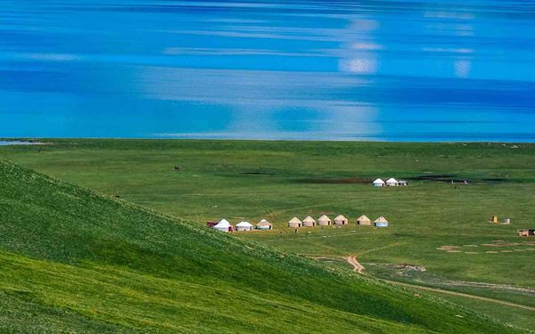 Song-Kul is a high-altitude alpine lake surrounded by vast summer pastures (jailoos) where semi-nomadic shepherds live in traditional yurts. There are no permanent buildings, and the lake is only accessible in summer. Staying with a local family offers an authentic experience of Kyrgyz nomadic culture, set against a pristine landscape of rolling hills, grazing horses, and a starry night sky.