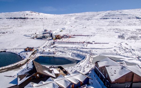 Afriski is one of the few ski resorts in Africa, located high in the Maluti Mountains. In winter, it is a hub for skiing and snowboarding, while in summer, it offers mountain biking and high-altitude hiking. It provides a unique alpine experience on the African continent, attracting adventure seekers to enjoy the snow and the breathtaking mountain vistas of Lesotho's high country.