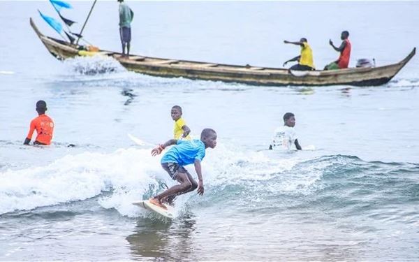 Robertsport is a coastal town famous for having some of the best surf breaks in West Africa. Surrounded by lush hills and pristine beaches, it offers a laid-back atmosphere and a chance to experience the country’s natural coastal beauty. The ruins of historic mansions from the Americo-Liberian era add a layer of mystery and history to this tranquil and scenic seaside destination.