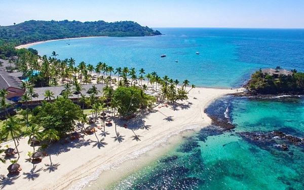 Nosy Be is Madagascar’s premier island destination, famous for its fragrant ylang-ylang plantations and pristine coral reefs. The turquoise waters are perfect for diving, snorkeling, and spotting whale sharks. With its laid-back tropical vibe, luxury resorts, and beautiful white-sand beaches, it offers a serene escape for those seeking both relaxation and marine biodiversity.