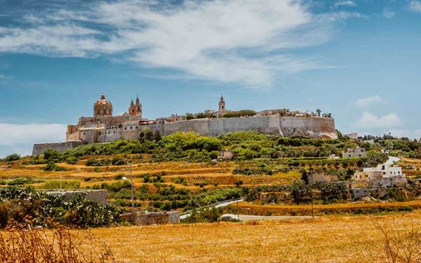 Mdina is a fortified medieval city perched on a hill in the center of Malta. Known as the "Silent City," its narrow, lamp-lit alleys are lined with noble palaces and historic cathedrals. Entering through the grand Main Gate feels like stepping back in time. It offers a tranquil atmosphere and spectacular panoramic views over the island, representing Malta's long and aristocratic history.
