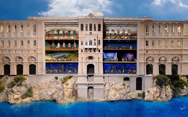 Founded by Prince Albert I, the Oceanographic Museum is a grand Neo-Classical building perched on a cliffside. It houses world-class aquariums featuring over 6,000 specimens and a vast collection of marine artifacts. The museum's spectacular architecture and its dedication to ocean conservation make it one of Monaco’s most popular cultural landmarks, offering a fascinating journey into the mysteries of the sea.