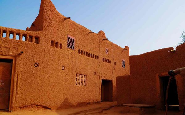 The Grand Mosque of Agadez is a masterpiece of Sudanese-style earthen architecture, featuring a massive minaret that is the tallest mud-brick structure of its kind. Founded in the 16th century, it has long served as a landmark for caravans crossing the Sahara. The mosque is the spiritual and cultural heart of this historic desert crossroads, symbolizing the rich Islamic heritage of Niger.