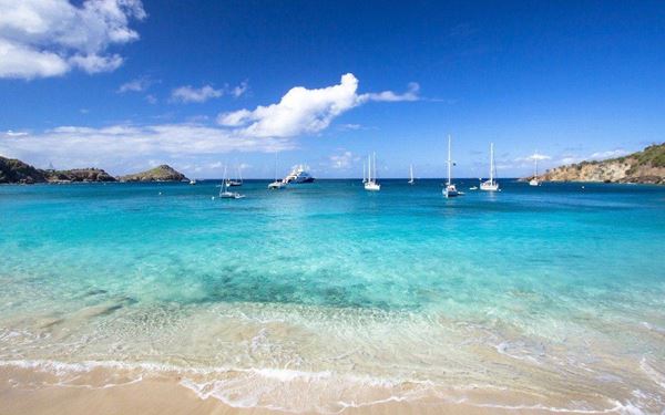 Colombier Beach, also known as Rockefeller Beach, is a secluded paradise accessible only by boat or a 20-minute hike. This protected marine reserve offers some of the best snorkeling on the island, with clear waters teeming with sea turtles and colorful fish. Its untouched nature and peaceful atmosphere make it the perfect escape for those seeking privacy and natural beauty.