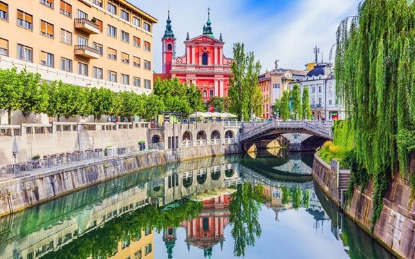 Ljubljana’s Old Town is a charming area along the Ljubljanica River, designed in part by the famous architect Jože Plečnik. It features the iconic Triple Bridge, Dragon Bridge, and the historic Ljubljana Castle. The car-free streets are filled with vibrant cafes and markets, offering a relaxed and artistic atmosphere that makes the Slovenian capital one of the most livable in Europe.