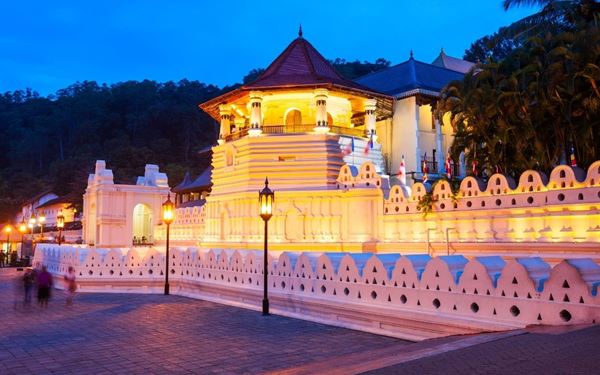 Located in the lakeside city of Kandy, this temple is one of the most sacred Buddhist sites in the world, housing a relic of the tooth of the Buddha. The complex is a center of spiritual pilgrimage and features beautiful Kandyan architecture. It is the heart of Sri Lankan culture, especially during the vibrant Esala Perahera festival held every year.