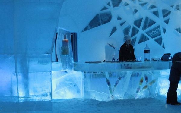 The ICEHOTEL in Jukkasjärvi is the world's first hotel made of snow and ice, rebuilt every winter by artists from around the globe. Visitors can sleep in intricately carved ice suites or enjoy a drink at the Icebar. Located in the Arctic Circle, it offers a unique and ephemeral experience of art and nature, often accompanied by the spectacular Northern Lights.