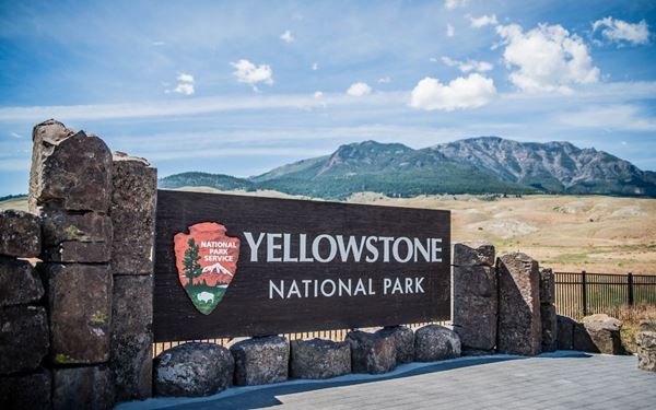 Yellowstone is the world’s first national park, famous for its geothermal wonders like the Old Faithful geyser and the colorful Grand Prismatic Spring. Spanning across Wyoming, Montana, and Idaho, it is a haven for wildlife, including grizzly bears, wolves, and herds of bison. It offers an unparalleled wilderness experience with a unique mix of volcanic activity and natural beauty.