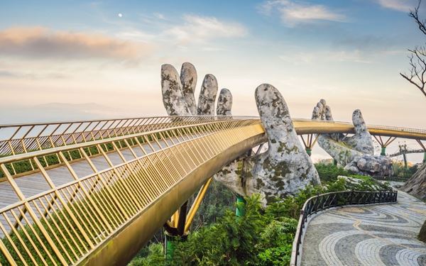 Da Nang is home to the iconic Golden Bridge, held up by two giant stone hands in the Ba Na Hills. This modern architectural marvel offers stunning views of the surrounding lush mountains and the South China Sea. Combined with the nearby Marble Mountains and My Khe Beach, Da Nang has become a premier destination that perfectly blends natural coastal beauty with innovative urban landmarks and world-class resorts.