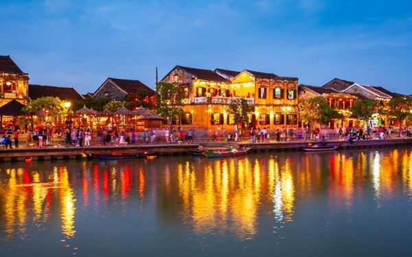 Hoi An is a beautifully preserved trading port dating back to the 15th century, known for its yellow-painted buildings and thousands of colorful lanterns. This UNESCO site features a mix of Vietnamese, Chinese, and Japanese architectural influences. Its narrow streets, vibrant tailors, and world-class street food create a magical and nostalgic atmosphere that captures the heart of every traveler.