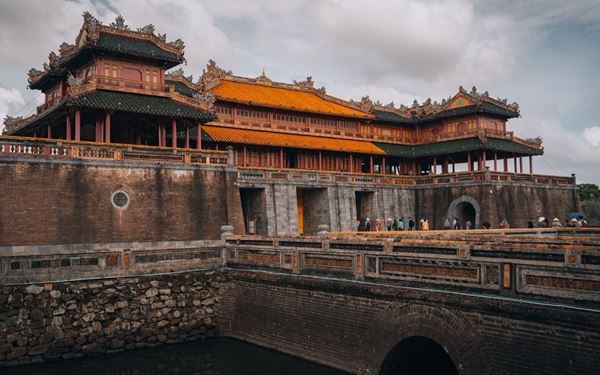 As the former capital of the Nguyen Dynasty, the Hue Imperial City is a vast UNESCO-listed complex of palaces, temples, and royal tombs. It reflects the grandeur of Vietnam's last monarchy with its traditional feudal architecture and serene lotus ponds. Exploring the Citadel and taking a dragon boat trip on the Perfume River offers a deep journey into the country’s regal history and sophisticated culinary traditions.