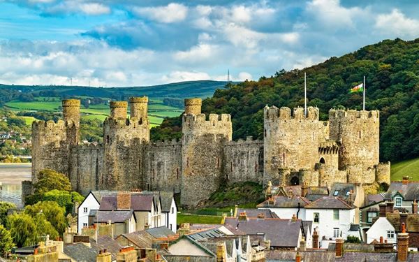 Conwy Castle is a magnificent medieval fortress built by Edward I, part of a UNESCO World Heritage site known for its exceptionally well-preserved walls and towers. Perched on a rock overlooking the Conwy Estuary, it offers a dramatic silhouette against the mountains. Walking along the town's curtain walls and exploring the castle's grand halls provides a fascinating look into the military history and royal power of medieval Wales.