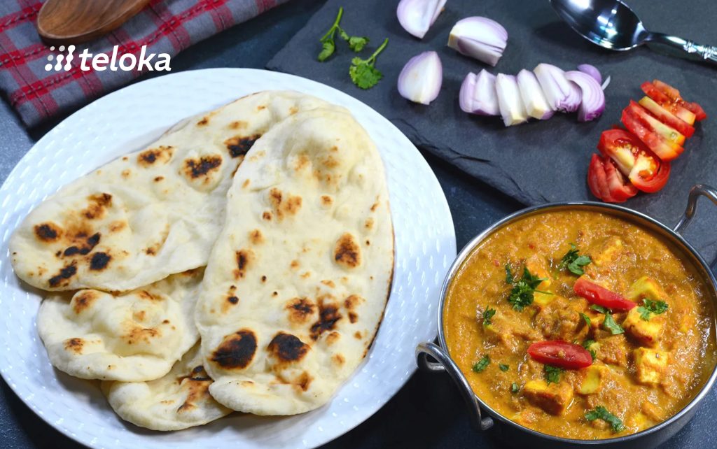 伝統的に食べ物は右手で食べる