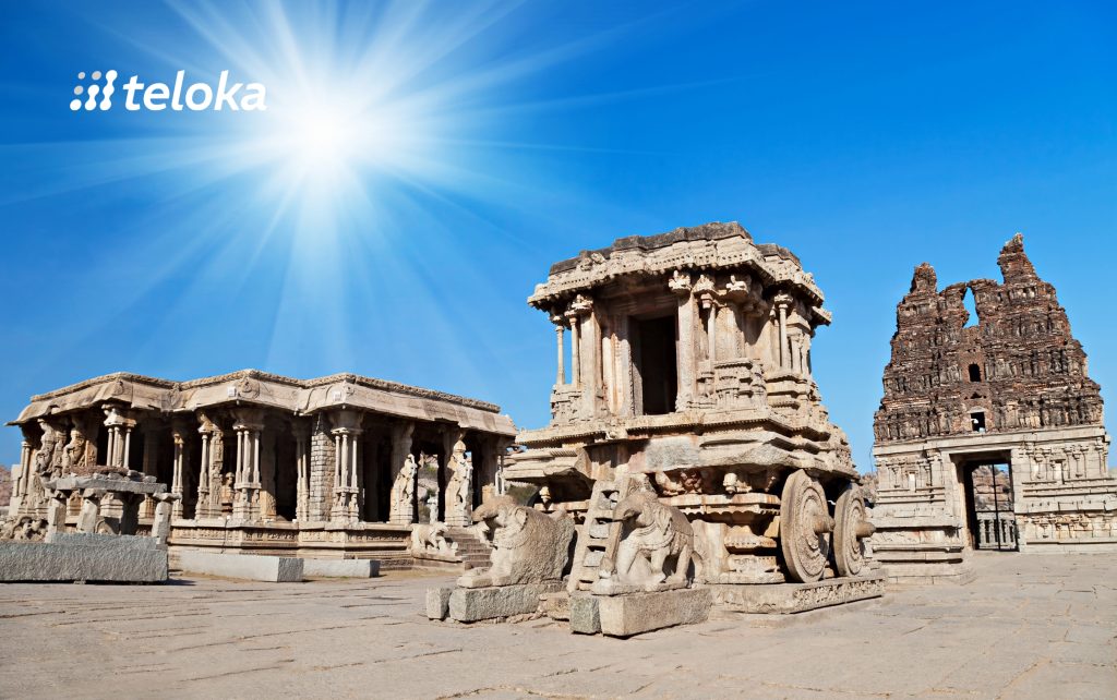 古代の石と黄金の日の出